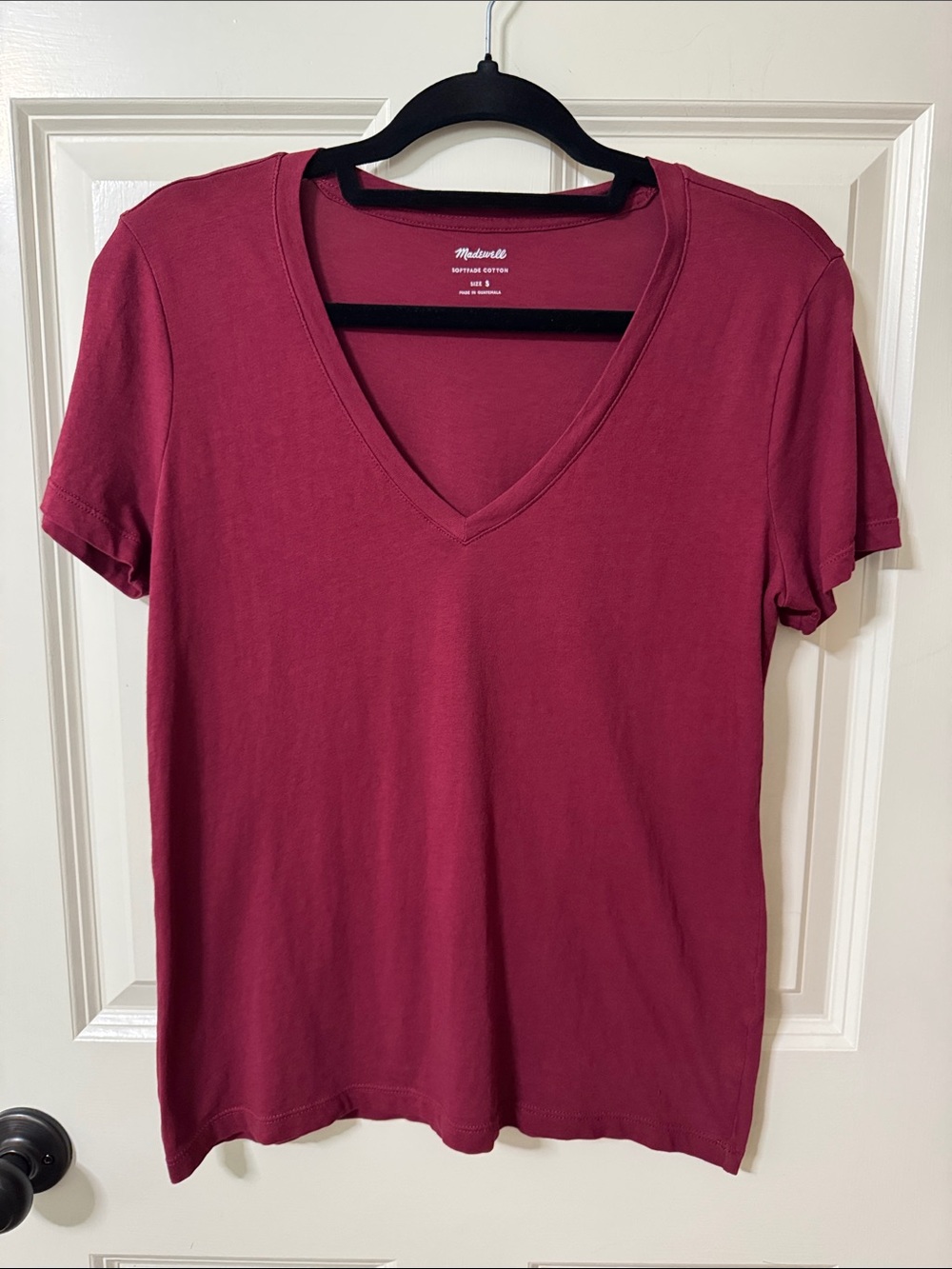 Madewell Soft Fade Cotton V-Neck Short Sleeve Tee in Deep Wine